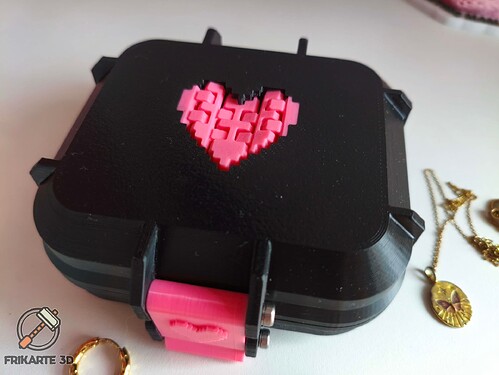 Articulated Pixel Heart Box Frikarte3D